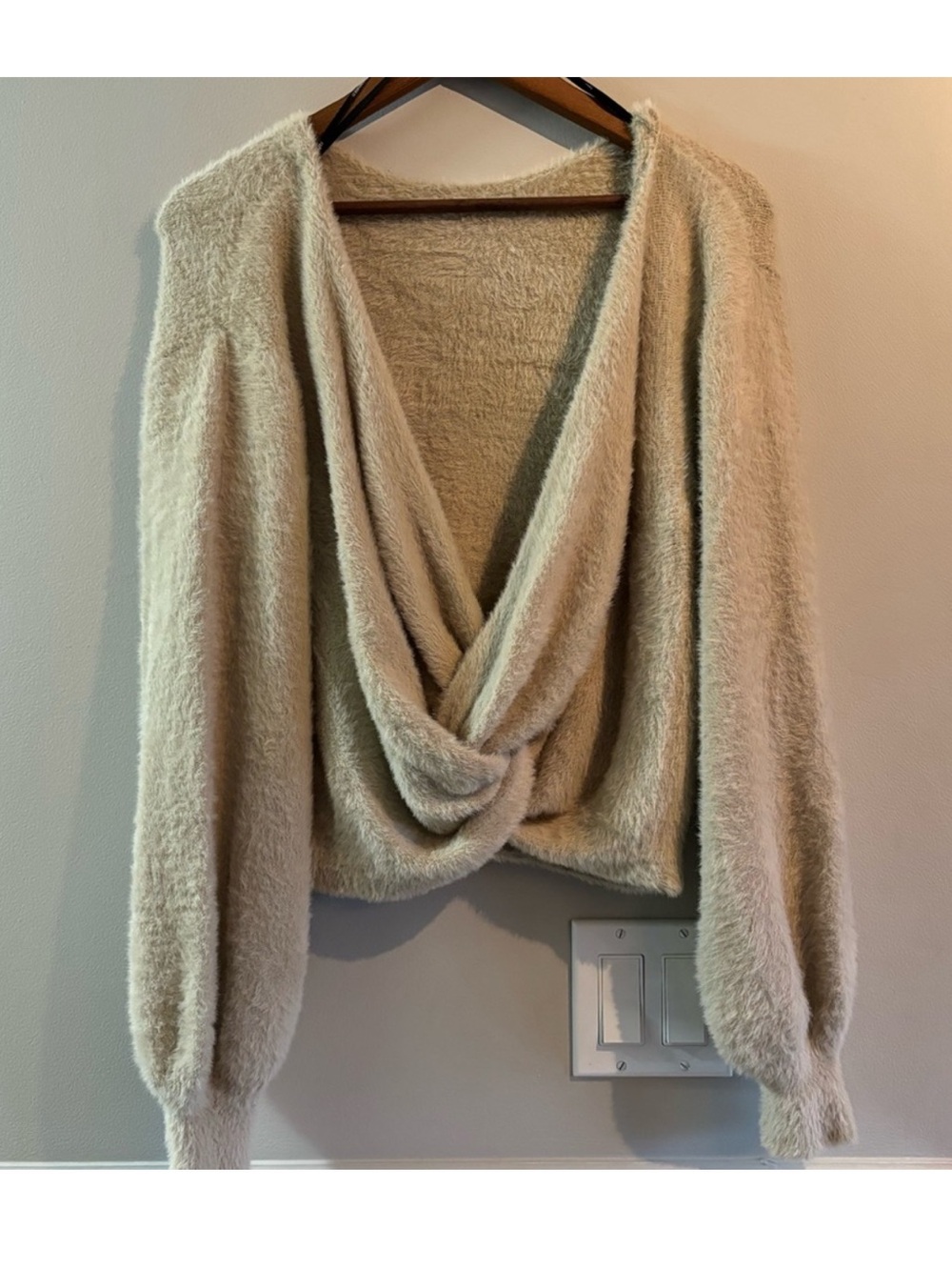 ☀️ Forever 21 ☀️ open back fuzzy sweater